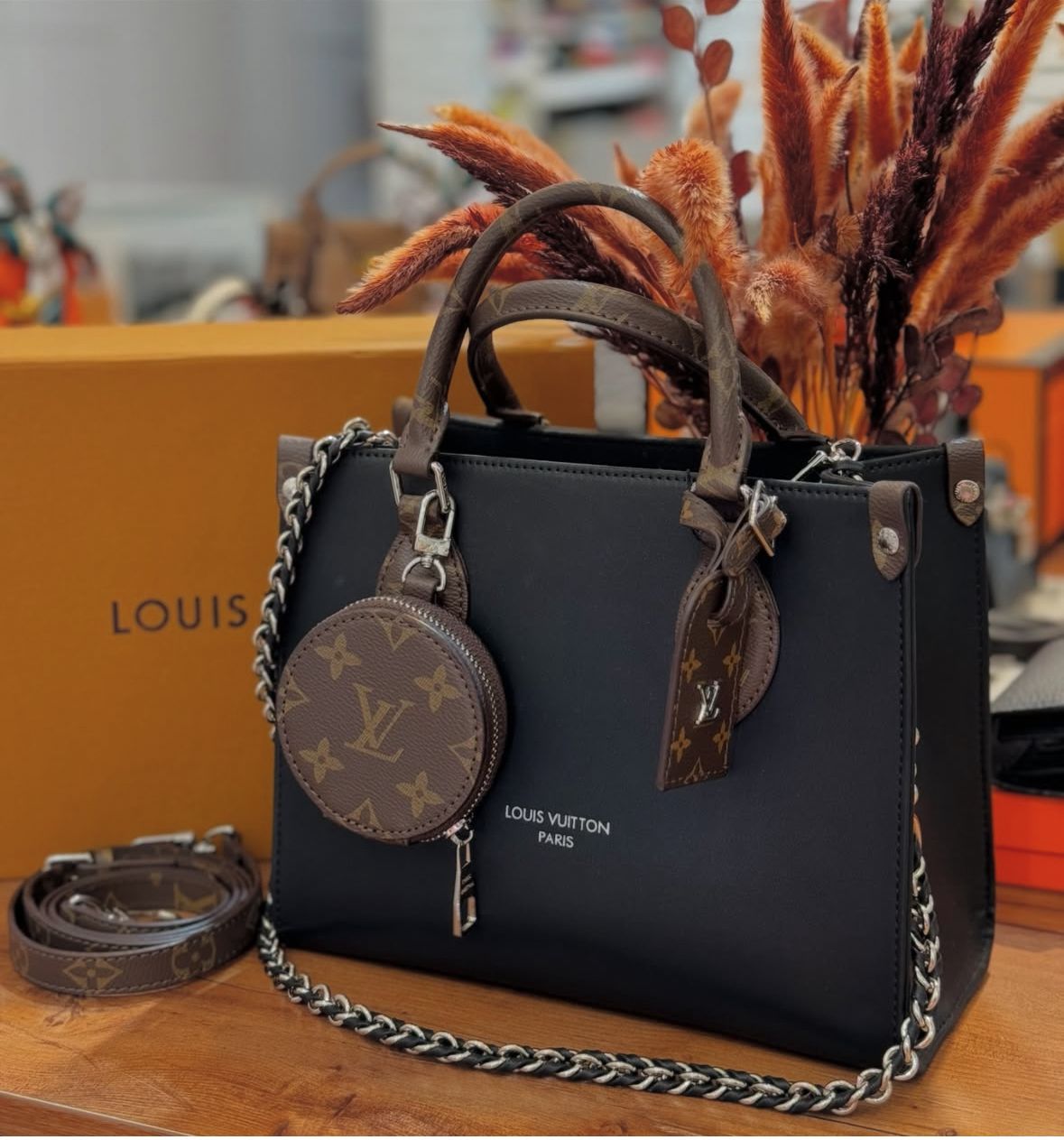 LOUIS VUITTON OnTheGo MM