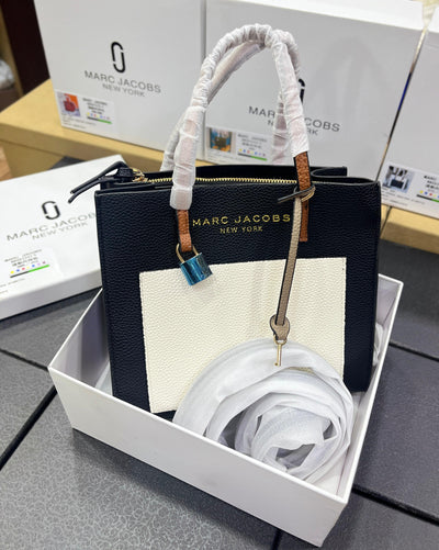 Marc JACOBS
MINI GRIND LEATHER TOTE BAG